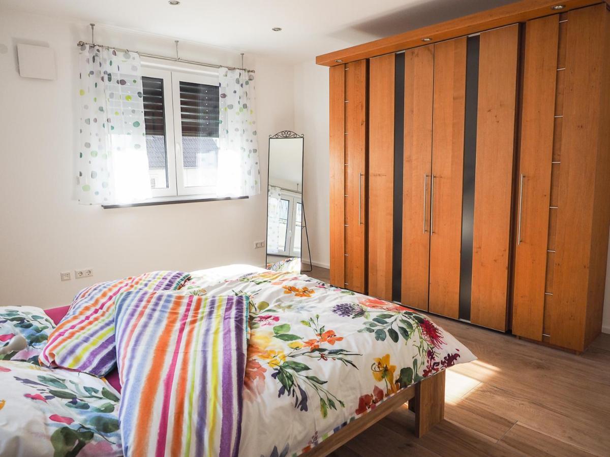 16Lilien Apartmentwohnung Вайблинген Екстериор снимка